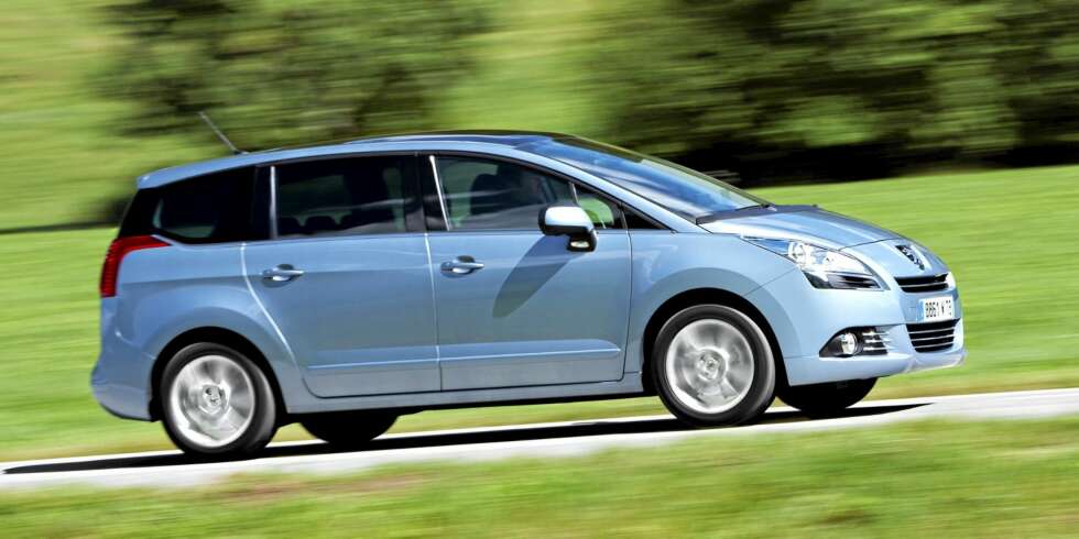 FAMILIEVOGN: Peugeot 5008 frister med masse plass, syv seter, fine kjøreegenskaper og gjerrige motorer. FAMILIEVOGN: Peugeot 5008 frister med masse plass, syv seter, fine kjøreegenskaper og gjerrige motorer.