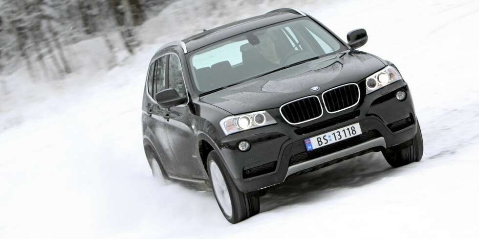 LEKEN: BMW X3 blir gjerne med på leken på vinterføre. LEKEN: BMW X3 blir gjerne med på leken på vinterføre.