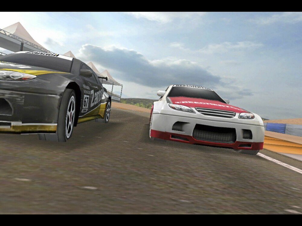 REAL RACING: Bilspill på iPad 2 fungerer veldig bra, selv om du blir sliten i armene etter en tid. REAL RACING: Bilspill på iPad 2 fungerer veldig bra, selv om du blir sliten i armene etter en tid.