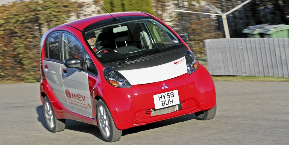 KOMPAKT: 3,48 meter lang, 1,61 meter høy. Likevel har i-MiEV plass til fire og litt bagasjeplass. KOMPAKT: 3,48 meter lang, 1,61 meter høy. Likevel har i-MiEV plass til fire og litt bagasjeplass.