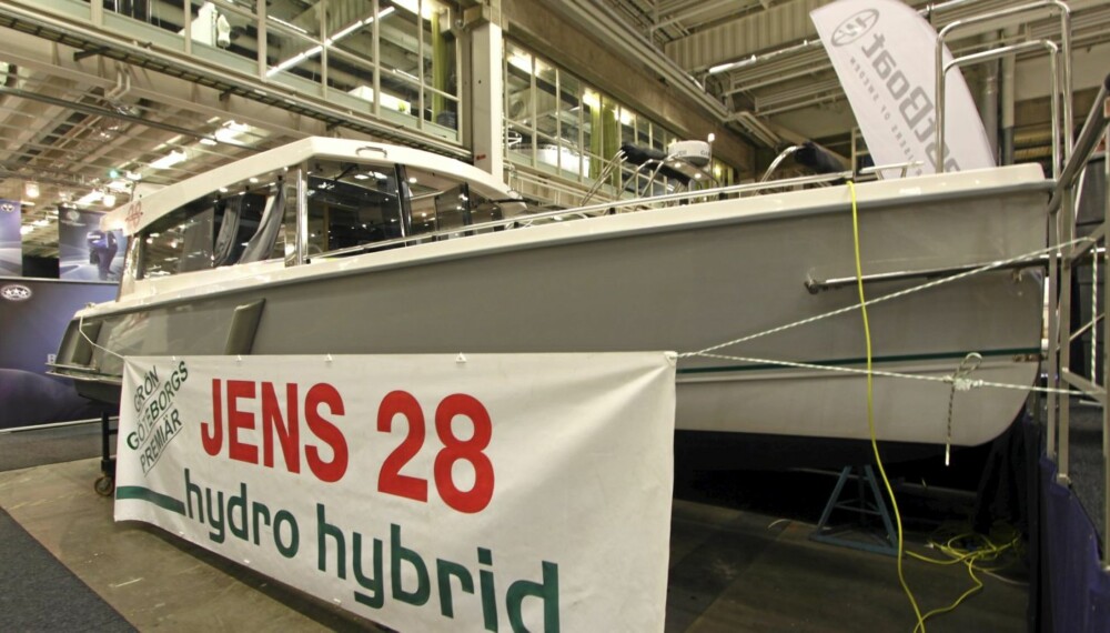 SVENSK: Nyheten Jens 28 Hydro Hybrid er svenskutviklet miljøbåt som satser på hybridløsning. SVENSK: Nyheten Jens 28 Hydro Hybrid er svenskutviklet miljøbåt som satser på hybridløsning.