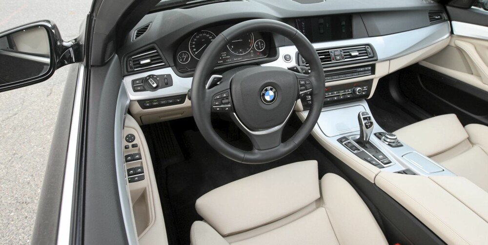 PÅKOSTET: Testbilen har ekstremt mye ekstrautstyr, men uansett er det klart at BMW har tatt interiørjobben på alvor i 5-serie. Finishen er på luksusbilnivå. PÅKOSTET: Testbilen har ekstremt mye ekstrautstyr, men uansett er det klart at BMW har tatt interiørjobben på alvor i 5-serie. Finishen er på luksusbilnivå.