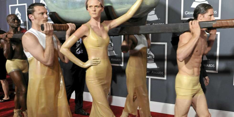 Lady Gagas Grammy-entré var en popdronning verdig. Lady Gagas Grammy-entré var en popdronning verdig.