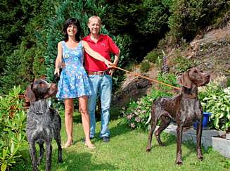 KJÆRESTER: Det var en felles lidenskapelig hundeinteresse som brakte dem sammen. T.v. Aiko og t.h. Memfis. (Foto: Bjørn Lunde) KJÆRESTER: Det var en felles lidenskapelig hundeinteresse som brakte dem sammen. T.v. Aiko og t.h. Memfis. (Foto: Bjørn Lunde)
