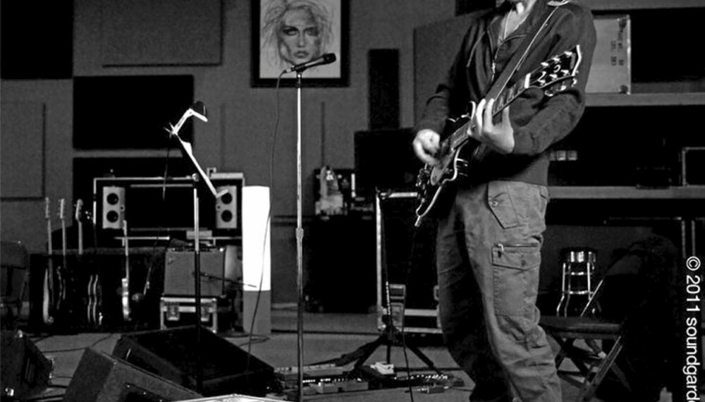 Soundgardens vokalist og gitarist Chris Cornell er i studio for å spille inn grungeheltenes første plate på 15 år. MANN jubler! Soundgardens vokalist og gitarist Chris Cornell er i studio for å spille inn grungeheltenes første plate på 15 år. MANN jubler!