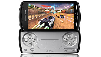 PLAYSTATION: Xperia Play er Playstation-sertifisert og har innebygd Playstation-kontroller. PLAYSTATION: Xperia Play er Playstation-sertifisert og har innebygd Playstation-kontroller.