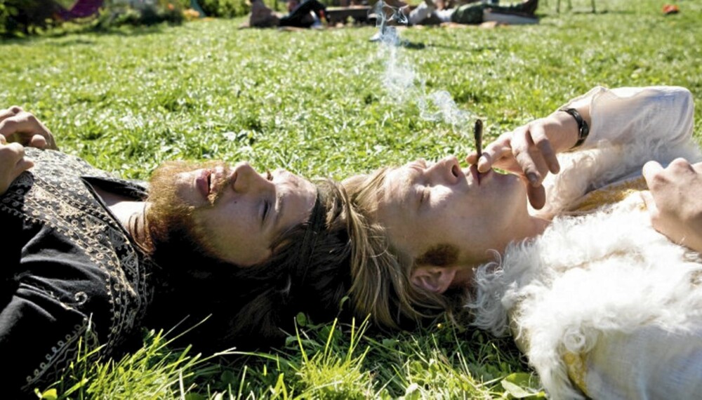 Kristoffer Joner (t.h.) spilte hovedrollen i «Den siste revejakta» sammen med Nicolai Cleve Broch (t.v.), og privat er han like liberal som rollefiguren i sin holdning til cannabis. Kristoffer Joner (t.h.) spilte hovedrollen i «Den siste revejakta» sammen med Nicolai Cleve Broch (t.v.), og privat er han like liberal som rollefiguren i sin holdning til cannabis.