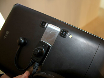 3D-KAMERA: Tableten LG Optimus Pad har to kameraer, men har ikke 3D-skjerm. 3D-KAMERA: Tableten LG Optimus Pad har to kameraer, men har ikke 3D-skjerm.