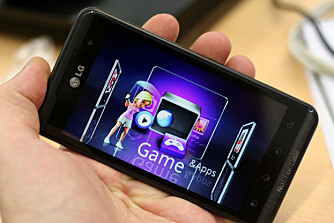 VISER 3D: Skjermen til LG Optimus 3D viser 3D uten at du trenger å ha på 3D-briller. VISER 3D: Skjermen til LG Optimus 3D viser 3D uten at du trenger å ha på 3D-briller.