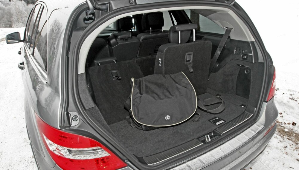 GOD PLASS: Mercedes R-klasse er blant bilene som kan skilte med enorm bagasjeplass. GOD PLASS: Mercedes R-klasse er blant bilene som kan skilte med enorm bagasjeplass.
