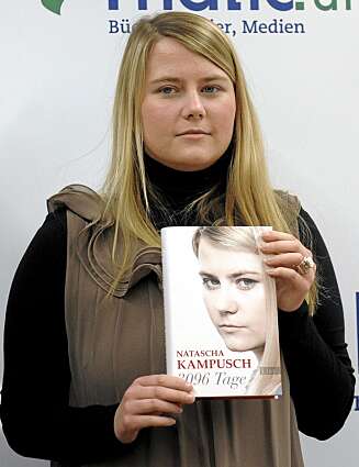 FORTELLER: Etter fem år i frihet har Natascha Kampusch nå skrevet bok om sine åtte år — 3096 dager — i fangenskap. FORTELLER: Etter fem år i frihet har Natascha Kampusch nå skrevet bok om sine åtte år — 3096 dager — i fangenskap.