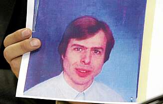 KIDNAPPEREN: Under en pressekonferanse i 2006 offentliggjorde politiet i Wien dette bildet av Natashas kidnapper, Wolfgang Priklopil (1962–2006). Han tok livet sitt få timer etter at Natascha hadde rømt, ved å kaste seg foran
et tog. KIDNAPPEREN: Under en pressekonferanse i 2006 offentliggjorde politiet i Wien dette bildet av Natashas kidnapper, Wolfgang Priklopil (1962–2006). Han tok livet sitt få timer etter at Natascha hadde rømt, ved å kaste seg foran
et tog.