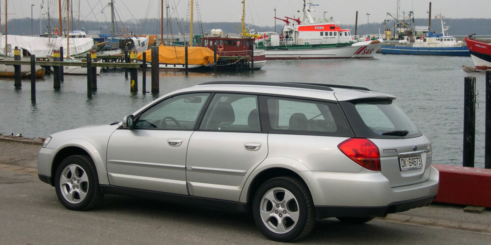 Subaru Outback har større motor og er bedre utstyrt. Dermed er den også dyrere som bruktbil. Subaru Outback har større motor og er bedre utstyrt. Dermed er den også dyrere som bruktbil.