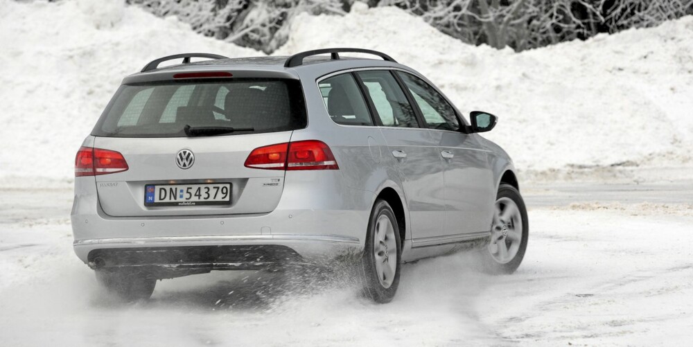 GOD RESPONS: VW Passat kjennes ett trinn livligere på veien enn Mondeo. GOD RESPONS: VW Passat kjennes ett trinn livligere på veien enn Mondeo.