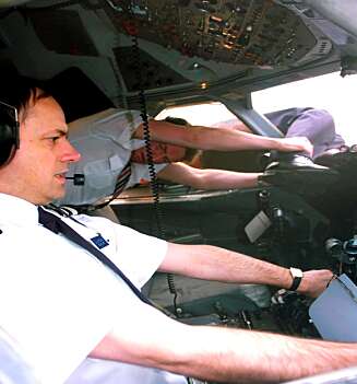 COCKPIT-KAOS: Bildet er fra en rekonstruksjon i en TV-film av National Geographic COCKPIT-KAOS: Bildet er fra en rekonstruksjon i en TV-film av National Geographic