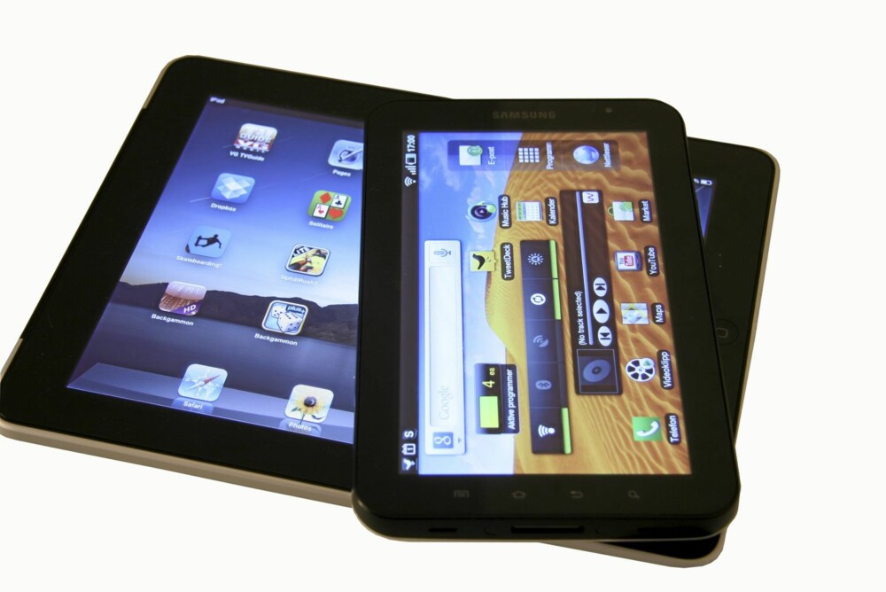 STOR: iPad er har 9,8 tommers skjerm, mens Galaxy Tab har 7 tommer. STOR: iPad er har 9,8 tommers skjerm, mens Galaxy Tab har 7 tommer.