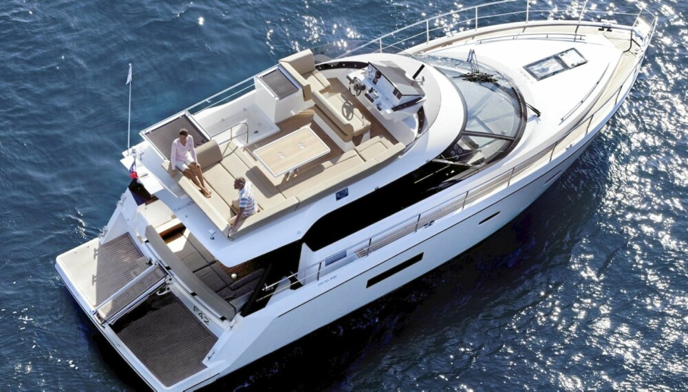 NYHET: Mest interessant for publikum er nok nykommeren Sealine F42, som nylig ble kåret til «Motorboat of the year 2011» på London Boat Show i klassen under 55 fot. NYHET: Mest interessant for publikum er nok nykommeren Sealine F42, som nylig ble kåret til «Motorboat of the year 2011» på London Boat Show i klassen under 55 fot.