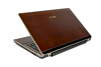 MILJØVENNLIG: Asus markedsfører at
bambusen
og materialet
brukt på forpakningen gjør maskinen litt mer miljøvennlig. MILJØVENNLIG: Asus markedsfører at
bambusen
og materialet
brukt på forpakningen gjør maskinen litt mer miljøvennlig.