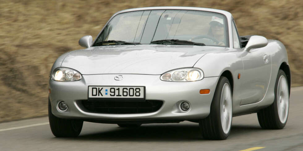 NYTT FJES: 2005-modellen av Mazda MX-5 var siste årsmodell av 2. generasjon. NYTT FJES: 2005-modellen av Mazda MX-5 var siste årsmodell av 2. generasjon.