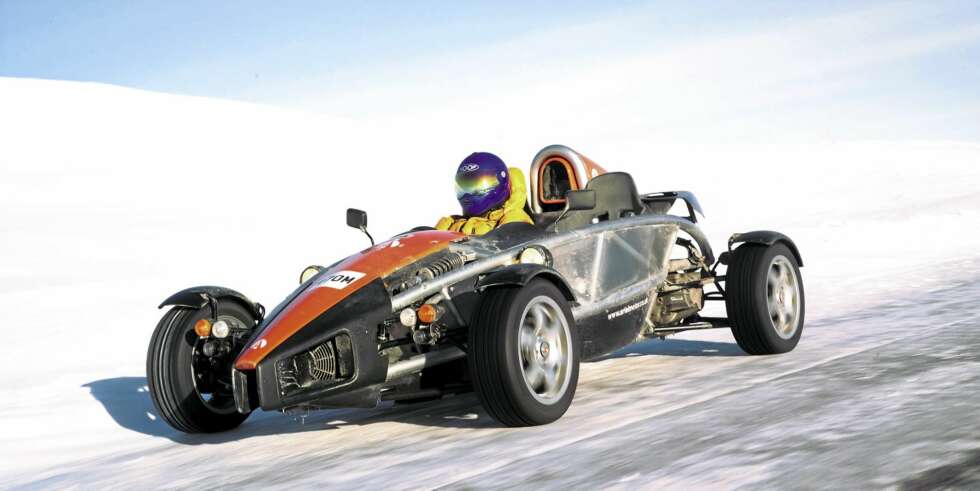 KJØLIG: Å kjøre fra England til polarsirkelen er en utfordring i seg selv. Når det i tillegg gjøres i en Ariel Atom, blir det tilnærmet umenneskelig. KJØLIG: Å kjøre fra England til polarsirkelen er en utfordring i seg selv. Når det i tillegg gjøres i en Ariel Atom, blir det tilnærmet umenneskelig.