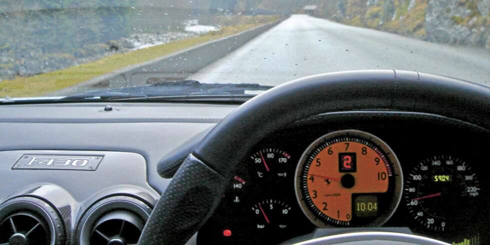 FLOTT KOMBINASJON: Det er ikke noe å si på kombinasjonen svingete vestlandsveier og Ferrari 430 Spider. FLOTT KOMBINASJON: Det er ikke noe å si på kombinasjonen svingete vestlandsveier og Ferrari 430 Spider.