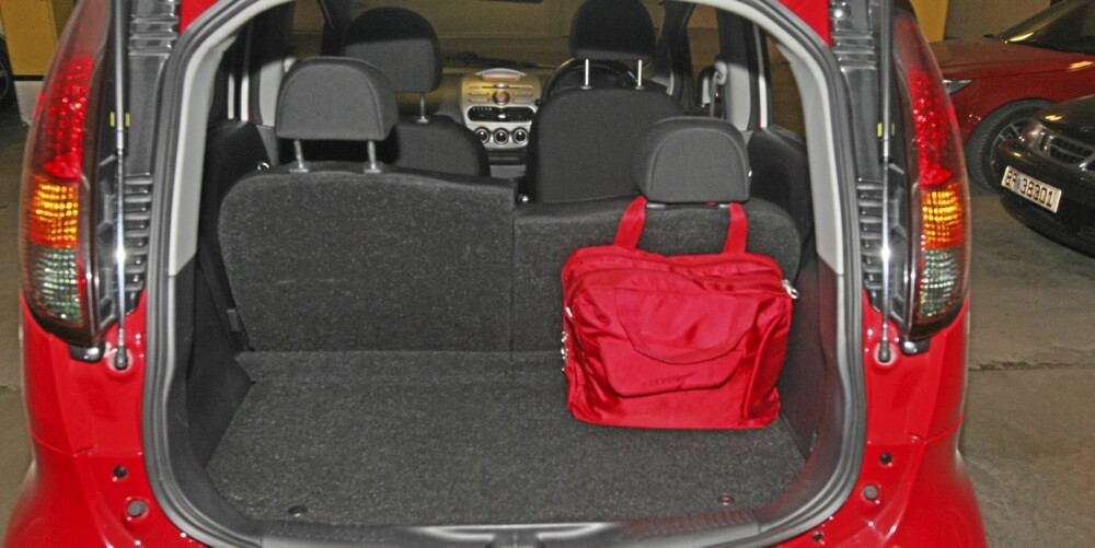 BAGASJEROMMET: 227 liter holder til en dugelig handlerunde. BAGASJEROMMET: 227 liter holder til en dugelig handlerunde.