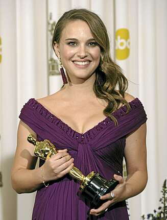 FEBRUAR 2011: Natalie Portman vant Oscar for beste kvinnelige hovedrolle for sin fremstilling av ballettdanserinnen Nina Sayers i Black Swan. FEBRUAR 2011: Natalie Portman vant Oscar for beste kvinnelige hovedrolle for sin fremstilling av ballettdanserinnen Nina Sayers i Black Swan.