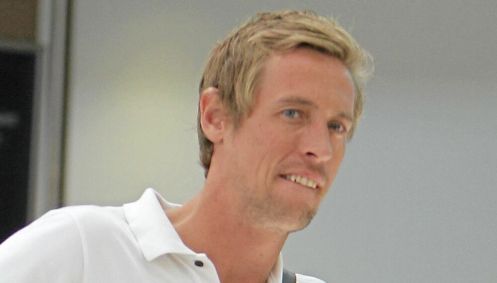 TRØBBEL IGJEN: Peter Crouch begynner å få et problematisk forhold til damene. Bar et halvt års tid etter at han innrømmet å ha kjøpt seksuelle tjenester av en prostituert fra Algerie, svirrer det rykter om at han holder seg med en norsk flyvertinne-venninne. TRØBBEL IGJEN: Peter Crouch begynner å få et problematisk forhold til damene. Bar et halvt års tid etter at han innrømmet å ha kjøpt seksuelle tjenester av en prostituert fra Algerie, svirrer det rykter om at han holder seg med en norsk flyvertinne-venninne.