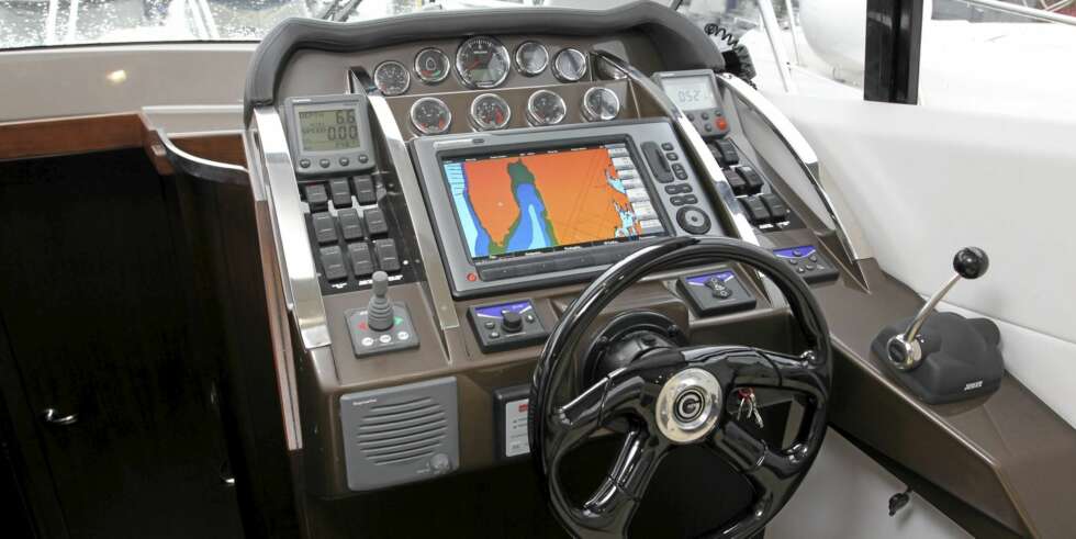 COCKPIT: Førerplassen gir en god følelse av kontroll og tilstrekkelig komfort til lange turer. COCKPIT: Førerplassen gir en god følelse av kontroll og tilstrekkelig komfort til lange turer.