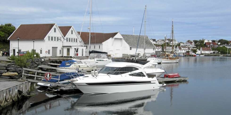 KLAR: Galeon 340 Fly ligger i Tananger, klar for tøff tur til Farsund. KLAR: Galeon 340 Fly ligger i Tananger, klar for tøff tur til Farsund.