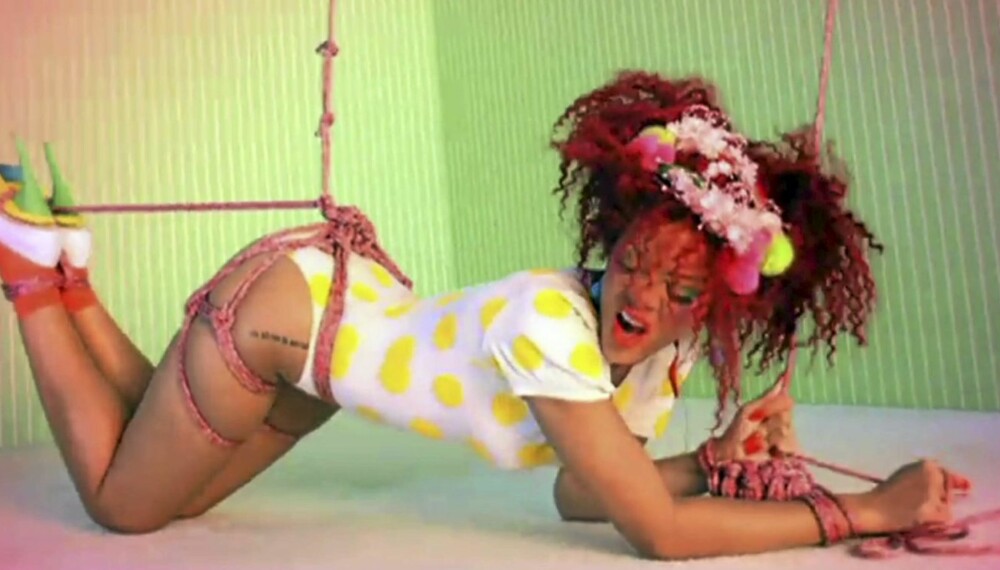 Rihannas egne sex-preferanser ligger ikke så langt unna dem hun skildrer i musikkvideoen til S&M, kan hun fortelle. Rihannas egne sex-preferanser ligger ikke så langt unna dem hun skildrer i musikkvideoen til S&M, kan hun fortelle.