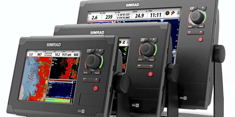 TREKLØVER: Simrad lanserte sist uke en ny serie med touchbaserte multifunksjonsskjermer. De kommer i størrelsene 6,4, 8 og 12,1 tommer. TREKLØVER: Simrad lanserte sist uke en ny serie med touchbaserte multifunksjonsskjermer. De kommer i størrelsene 6,4, 8 og 12,1 tommer.