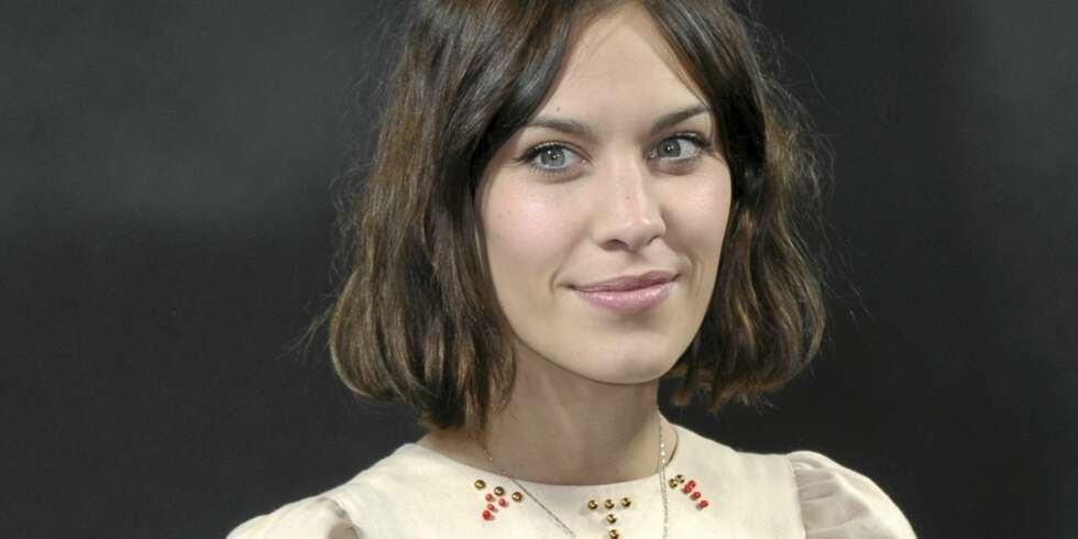 KJENDISTREND: Alexa Chung er blant trendsetterne som går for beige toner i vår. KJENDISTREND: Alexa Chung er blant trendsetterne som går for beige toner i vår.