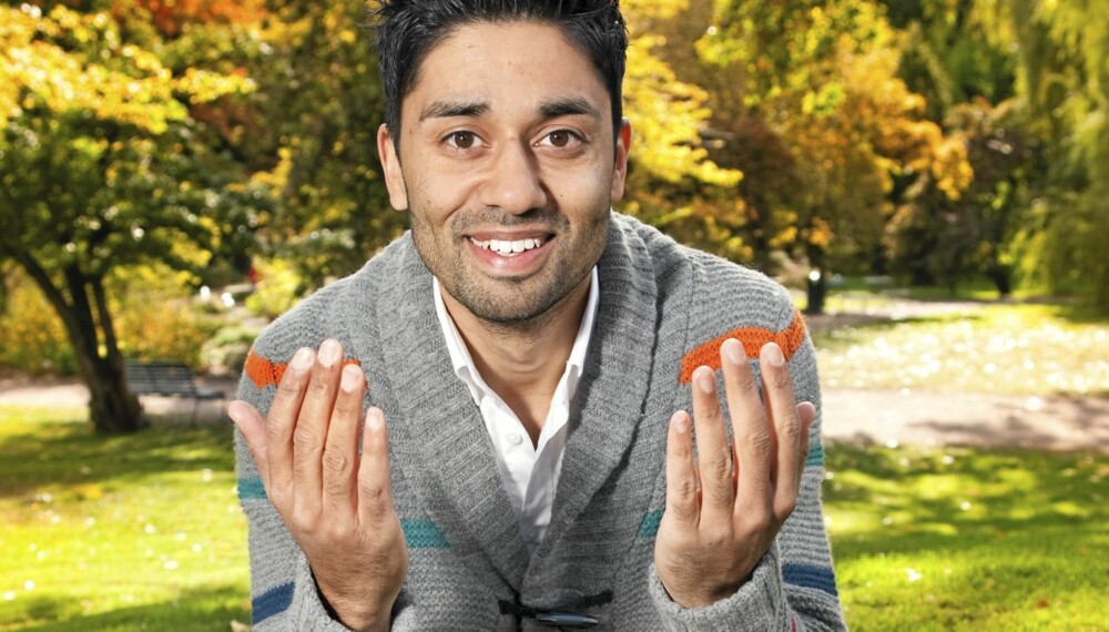 Noman Mubashir skal lære seg svømmingens edle knust. Til sommeren blir han kan hende en ekte strandløve? Noman Mubashir skal lære seg svømmingens edle knust. Til sommeren blir han kan hende en ekte strandløve?