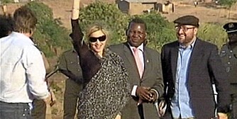 Madonnas storslåtte gave til jenteskolen i Malawi skjedde samtidig som hun var i en adopsjonsprosess. Mange beskyldte henne for å presse det lutfattige afrikanske landet økonomisk. Madonnas storslåtte gave til jenteskolen i Malawi skjedde samtidig som hun var i en adopsjonsprosess. Mange beskyldte henne for å presse det lutfattige afrikanske landet økonomisk.