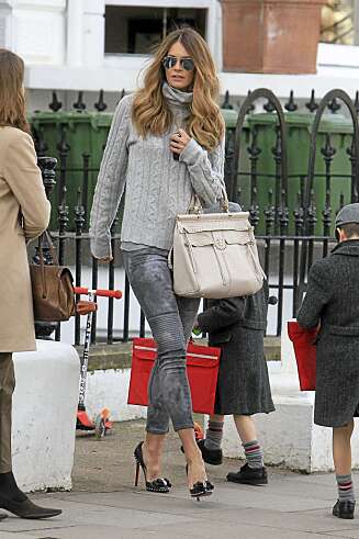 FAVORITT: Supermodell Elle Macpherson sin favoritt skodesigner er Louboutin, og hun går ofte med sko designet av han. FAVORITT: Supermodell Elle Macpherson sin favoritt skodesigner er Louboutin, og hun går ofte med sko designet av han.