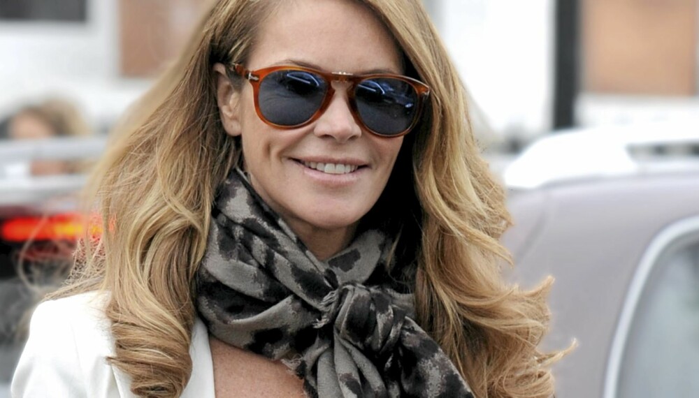 BLAZER: Vakre Elle McPherson bruker flittig blazeren til hverdags og fest. BLAZER: Vakre Elle McPherson bruker flittig blazeren til hverdags og fest.