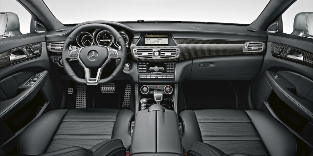 ELEGANT: Interiøret er klassisk Mercedes. ELEGANT: Interiøret er klassisk Mercedes.