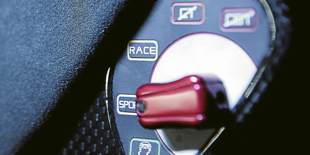 TRACTION CONTROL: I motsetning til forgjengeren, er det en del moderne teknikk her. TRACTION CONTROL: I motsetning til forgjengeren, er det en del moderne teknikk her.