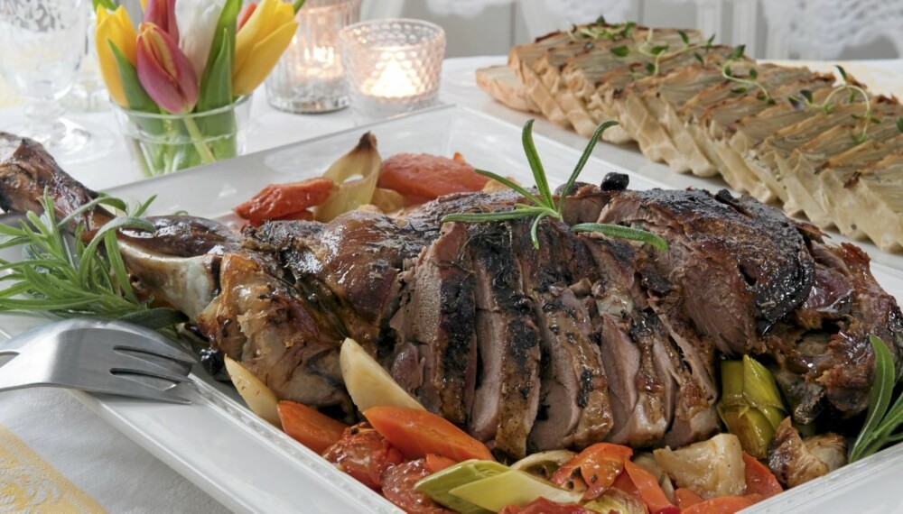 Påskens festlam er noe alle gleder seg til! Potetpateen kan lages ferdig og varmes like før servering, den smaker fortreffelig! Påskens festlam er noe alle gleder seg til! Potetpateen kan lages ferdig og varmes like før servering, den smaker fortreffelig!
