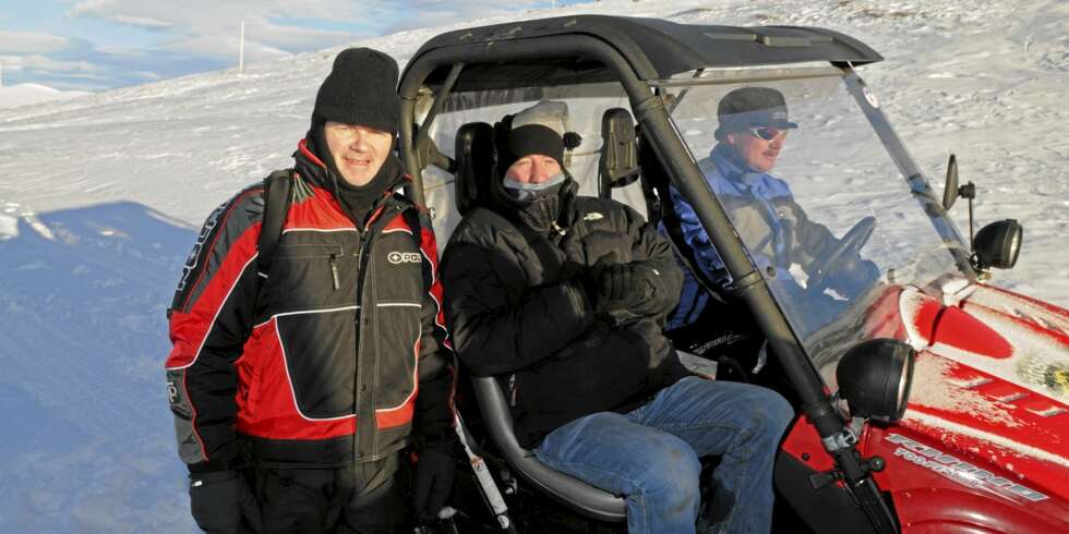 KALDT MØTE: Artikkelforfatter Geir Svardal i et kaldt møte med Valdresflyas dårligst kledde mann, Jeremy Clarkson. FOTO: Håkon Bonafede KALDT MØTE: Artikkelforfatter Geir Svardal i et kaldt møte med Valdresflyas dårligst kledde mann, Jeremy Clarkson. FOTO: Håkon Bonafede