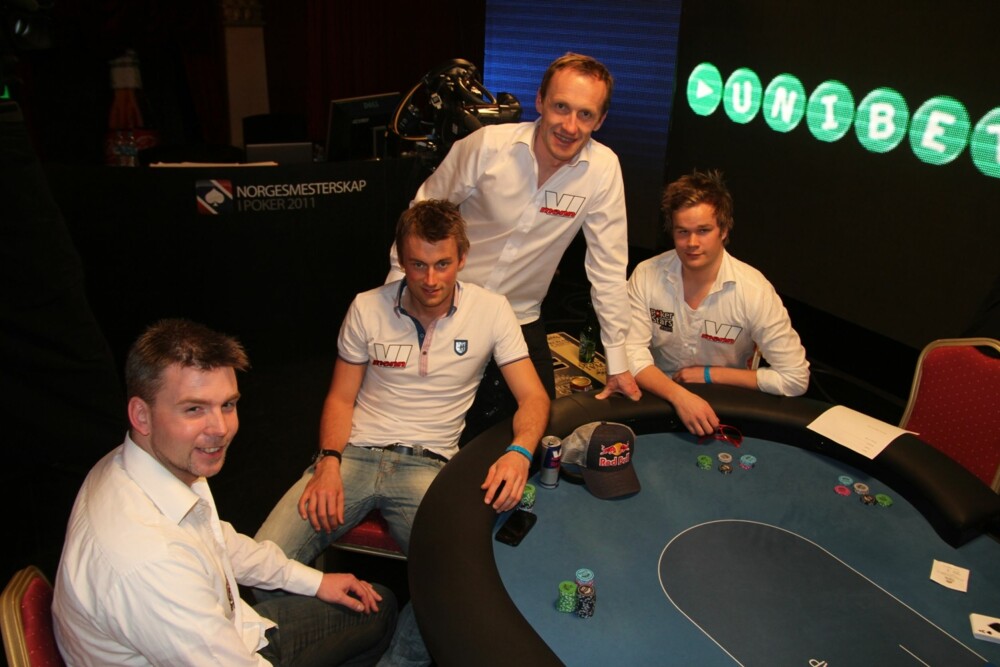 Team Vi Menn & MILF i Riga: F.v Vidar Berge (trener MILF), Petter Northug (skiløper, pokersemiproff og fotballspiller), Thorkild Gundersen (Vi Menn) og Espen Tangstad (kaptein MILF) Team Vi Menn & MILF i Riga: F.v Vidar Berge (trener MILF), Petter Northug (skiløper, pokersemiproff og fotballspiller), Thorkild Gundersen (Vi Menn) og Espen Tangstad (kaptein MILF)