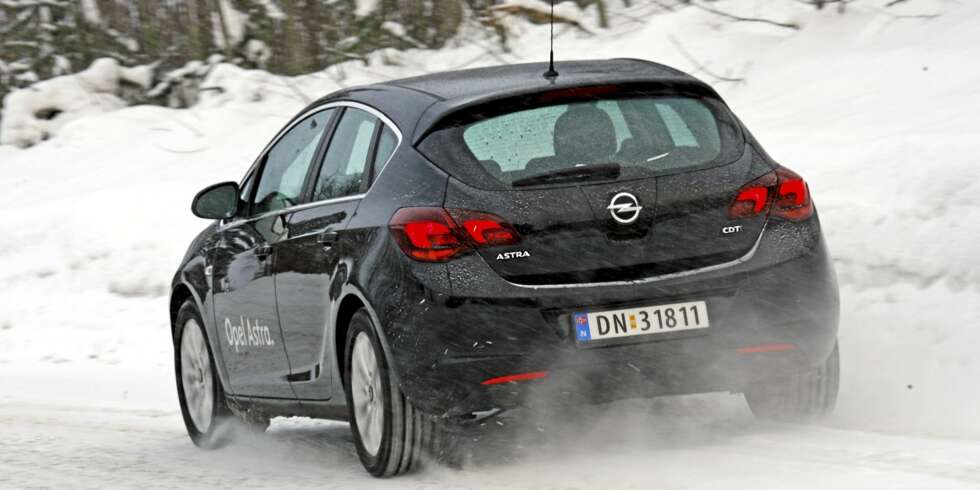 38 PROSENT AVVIK: Opel Astra med 1,7 liters dieselmotor er ikke i nærheten av oppgitt forbruk når vi tester forbruket etter vanlige norske forhold. Opel er slett ikke alene om å ha et forbruk som reellt er høyere enn oppgitt. 38 PROSENT AVVIK: Opel Astra med 1,7 liters dieselmotor er ikke i nærheten av oppgitt forbruk når vi tester forbruket etter vanlige norske forhold. Opel er slett ikke alene om å ha et forbruk som reellt er høyere enn oppgitt.