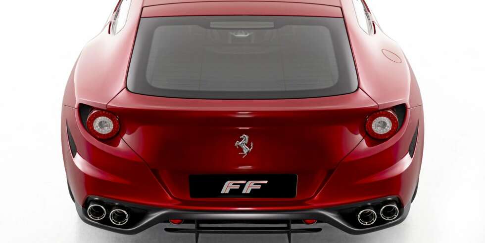 KOMBI: Ferrari FF har kombibakluke - altså åpning helt opp til taklinja. Det gir enkel inn- og utlasting av bagasje. KOMBI: Ferrari FF har kombibakluke - altså åpning helt opp til taklinja. Det gir enkel inn- og utlasting av bagasje.