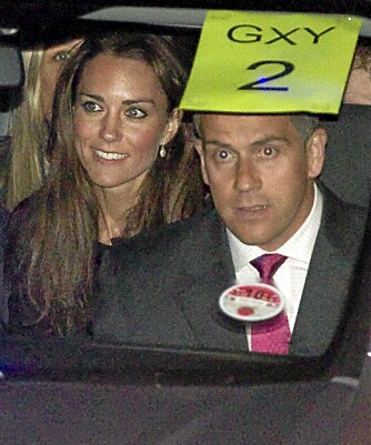 Kate Middleton besøkte Hotel Goruing onsdag kveld etter prøver i Westminister Abbey. Her er hun på vei til hotellet sammen med prins William og sin vordende svoger, prins Harry. Kate Middleton besøkte Hotel Goruing onsdag kveld etter prøver i Westminister Abbey. Her er hun på vei til hotellet sammen med prins William og sin vordende svoger, prins Harry.