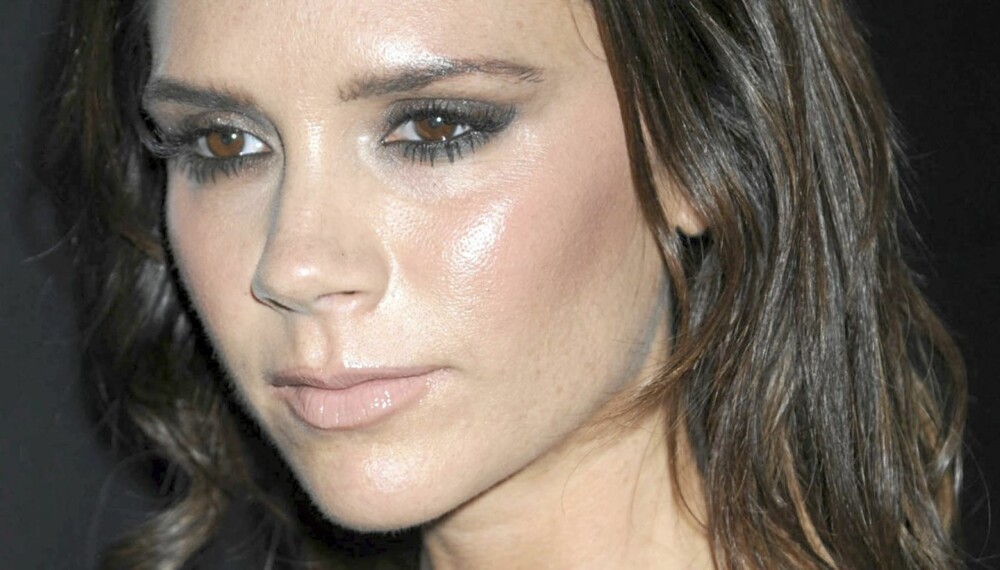Det ryktes at Victoria Beckham vil gi av sin design-overflod i bryllupsgave til Kate Middleton. Det ryktes at Victoria Beckham vil gi av sin design-overflod i bryllupsgave til Kate Middleton.