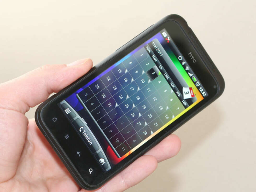 STARTSKJERM: Telefonen har mange nyttige småprogrammer du kan legge på startskjermen. Her ser du en kalender-widget. STARTSKJERM: Telefonen har mange nyttige småprogrammer du kan legge på startskjermen. Her ser du en kalender-widget.