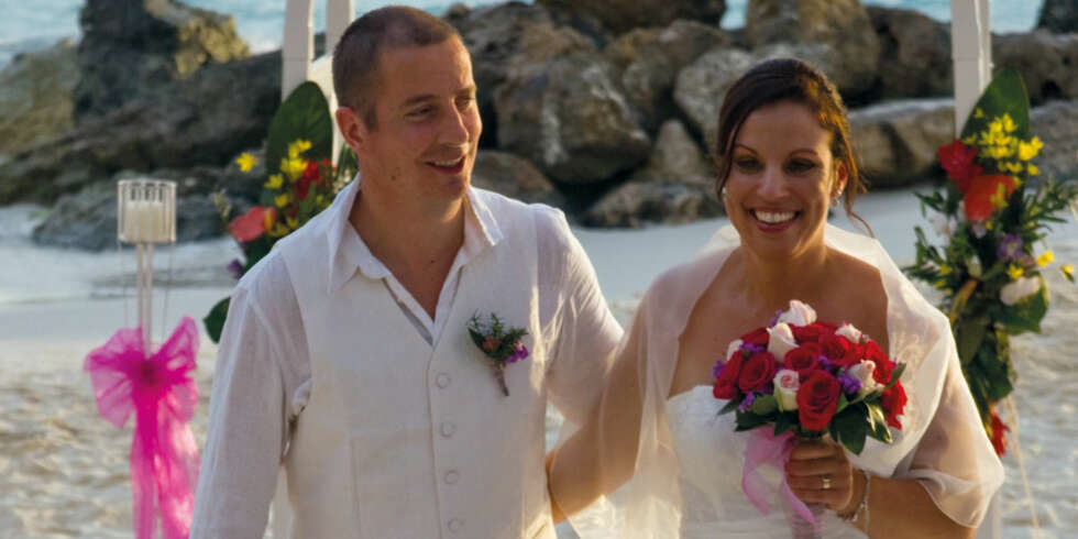 GIFT: Mikaela Ahlgren (33) og Erik Suren (37) tok med seg barna til Aruba og giftet seg i all hemmelighet. GIFT: Mikaela Ahlgren (33) og Erik Suren (37) tok med seg barna til Aruba og giftet seg i all hemmelighet.