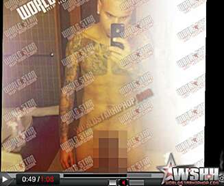Chris Brown på badet. Chris Brown på badet.