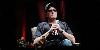 Charlie Sheen har sagt at han gjerne vil ha Two and a Half Men-jobben tilbake. Det er nok større sjanse for at han vinner en Grammy for Winning-låten han har gitt ut sammen med Diddy. Svært liten, med andre ord. Charlie Sheen har sagt at han gjerne vil ha Two and a Half Men-jobben tilbake. Det er nok større sjanse for at han vinner en Grammy for Winning-låten han har gitt ut sammen med Diddy. Svært liten, med andre ord.